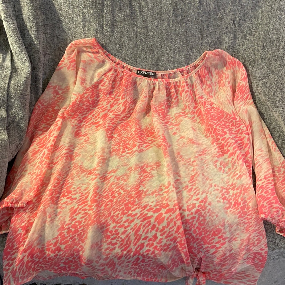 Express size medium pink leopard shirt